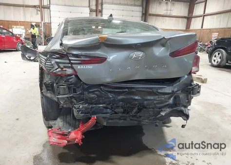 2019 Hyundai Elantra Value Edition z USA, uszkodzony, nr VIN 5NPD84LF1KH445063